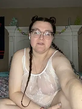 HTXBELLE online show from March 8, 9:39 am