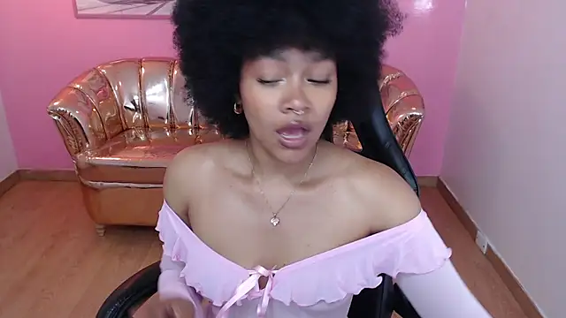 Snapshot of catalina25_t chatting on November 26, 7:48 pm catalina25 t online show from November 26, 7:48 pm