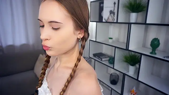 QuennaCoote online show from October 15, 6:13 am