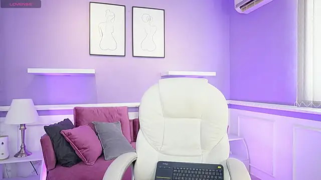 SaharaKramer online show from March 8, 6:16 pm