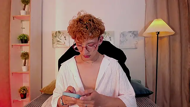 Snapshot of iiangel_ chatting on February 12, 3:56 am iiangel online show from February 12, 3:56 am