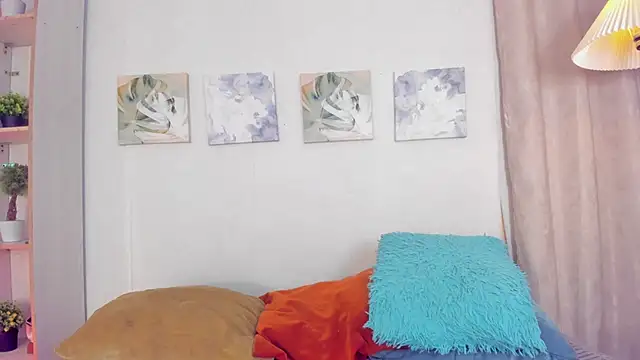 Snapshot of iiangel_ chatting on February 15, 7:51 am iiangel online show from February 15, 7:51 am