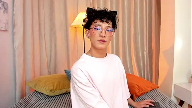 Snapshot of iiangel_ chatting on February 24, 3:48 am iiangel online show from February 24, 3:48 am