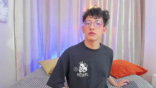 Snapshot of iiangel_ chatting on February 28, 3:51 am iiangel online show from February 28, 3:51 am