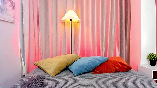 Snapshot of iiangel_ chatting on March 4, 3:34 am iiangel online show from March 4, 3:34 am