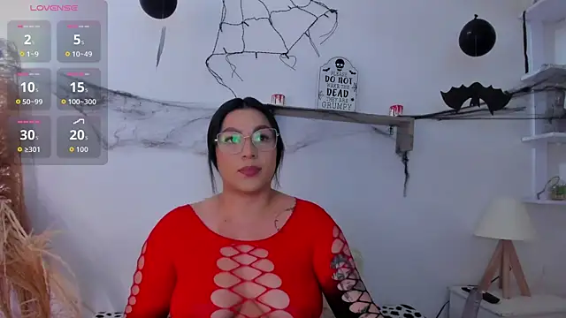 Snapshot of emily-777 chatting on October 20, 9:15 pm emily-777 online show from October 20, 9:15 pm