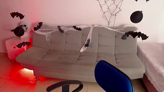 Snapshot of emily-777 chatting on October 23, 10:30 pm emily-777 online show from October 23, 10:30 pm