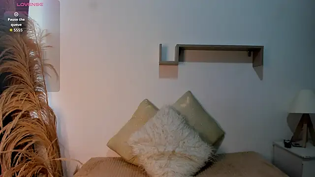 Snapshot of emily-777 chatting on November 1, 7:27 pm emily-777 online show from November 1, 7:27 pm