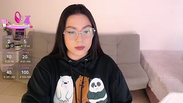 Snapshot of emily-777 chatting on November 6, 7:04 pm emily-777 online show from November 6, 7:04 pm