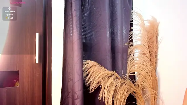 Snapshot of emily-777 chatting on November 29, 9:18 pm emily-777 online show from November 29, 9:18 pm