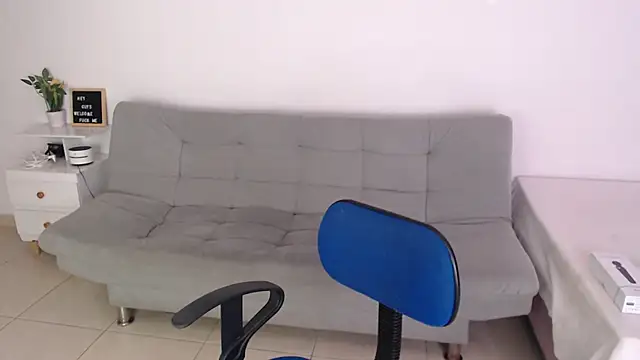 Snapshot of emily-777 chatting on December 2, 7:42 pm emily-777 online show from December 2, 7:42 pm