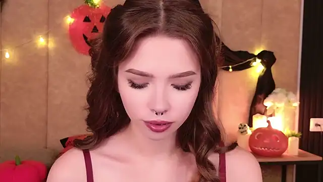 Snapshot of Sierra_Fane chatting on October 27, 6:28 am Sierra Fane online show from October 27, 6:28 am