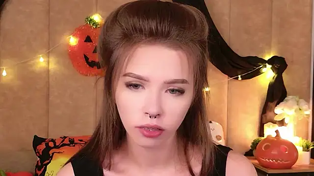 Snapshot of Sierra_Fane chatting on November 3, 5:52 am Sierra Fane online show from November 3, 5:52 am