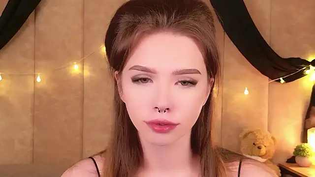 Snapshot of Sierra_Fane chatting on November 7, 5:51 am Sierra Fane online show from November 7, 5:51 am