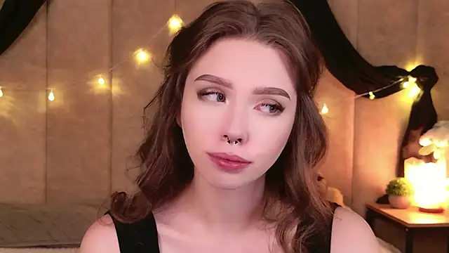 Snapshot of Sierra_Fane chatting on November 8, 5:51 am Sierra Fane online show from November 8, 5:51 am