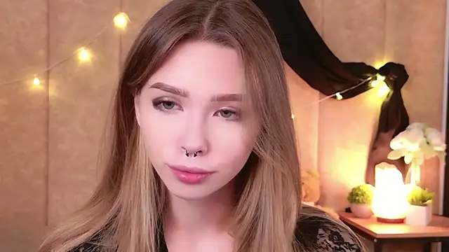 Snapshot of Sierra_Fane chatting on November 21, 10:58 am Sierra Fane online show from November 21, 10:58 am