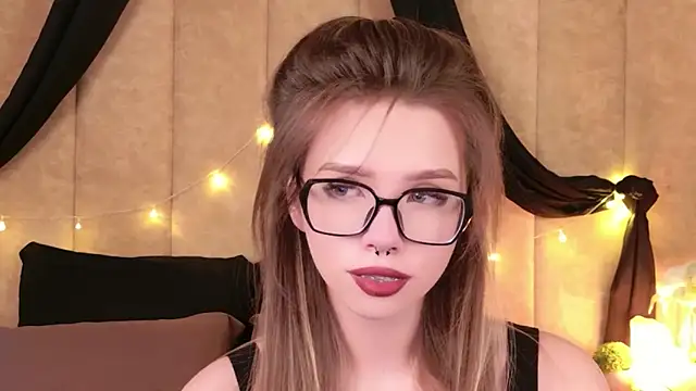 Snapshot of Sierra_Fane chatting on December 14, 11:04 am Sierra Fane online show from December 14, 11:04 am