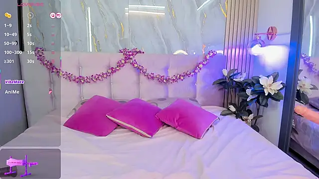 Snapshot of SalomeeHills chatting on March 16, 5:06 pm SalomeeHills online show from March 16, 5:06 pm