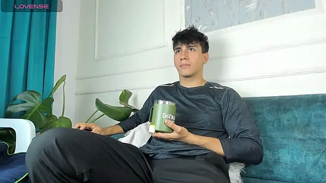 Allex Cano online show from December 17, 1:17 pm