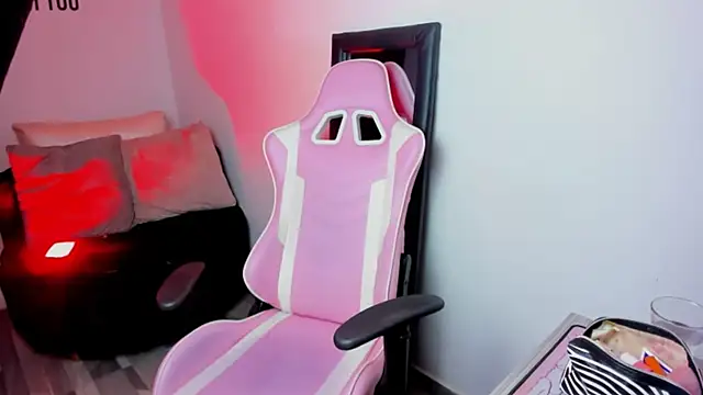 Snapshot of Zamira_Taylor chatting on March 18, 7:20 pm Zamira Taylor online show from March 18, 7:20 pm