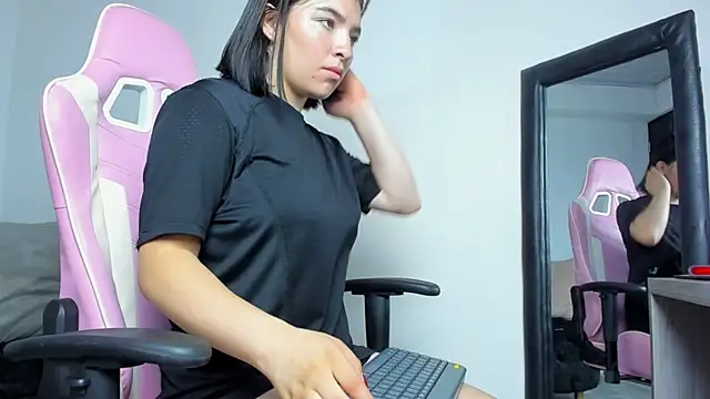 Snapshot of Zamira_Taylor chatting on March 22, 12:06 am Zamira Taylor online show from March 22, 12:06 am