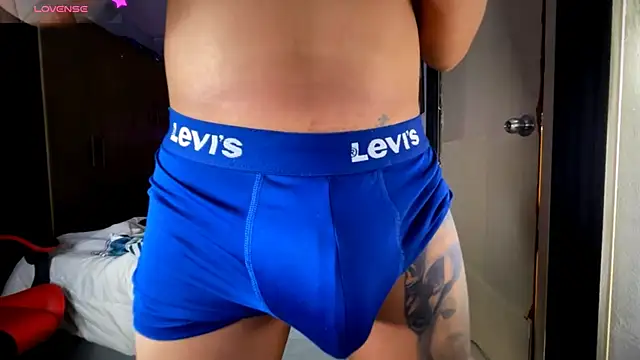 jeffvalemtino online show from July 6, 11:18 pm