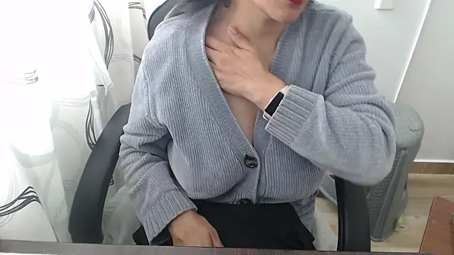 Snapshot of Sexyqueen_mature_ chatting on November 5, 5:35 pm Sexyqueen mature online show from November 5, 5:35 pm