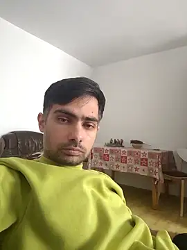 Snapshot of andreiiiii2025 chatting on April 3, 8:23 am andreiiiii2025 online show from April 3, 8:23 am