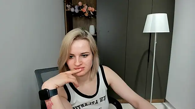 PortiaHeaston online show from February 25, 11:08 am