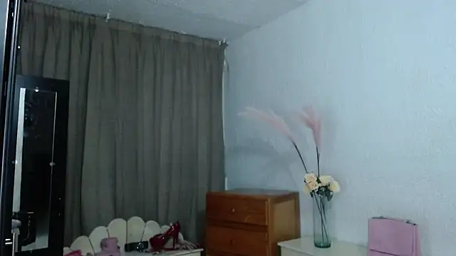 Snapshot of EngelCristaly chatting on September 29, 3:22 am EngelCristaly online show from September 29, 3:22 am