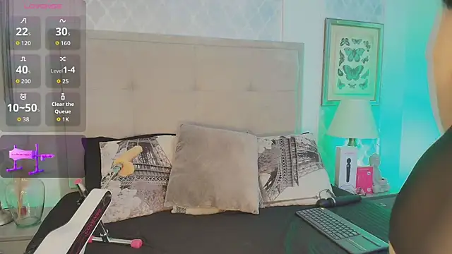 Carlaguzman  online show from November 5, 1:44 pm