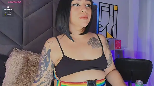 Carlaguzman  online show from July 20, 7:16 pm