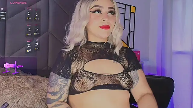 Carlaguzman  online show from July 27, 5:53 pm