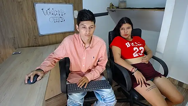 Snapshot of katty_And_alex chatting on February 23, 11:33 am katty And alex online show from February 23, 11:33 am