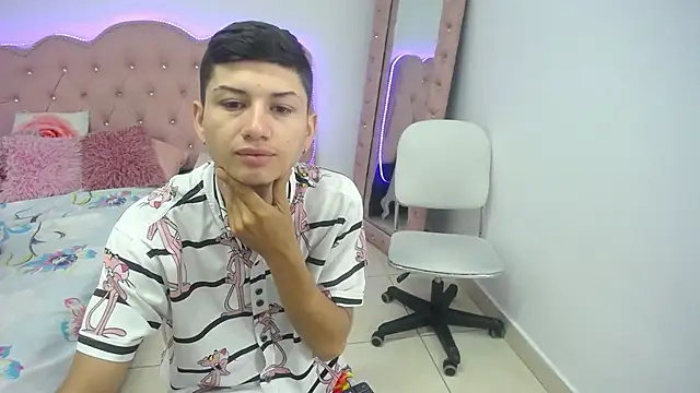 Snapshot of katty_And_alex chatting on March 10, 12:15 pm katty And alex online show from March 10, 12:15 pm