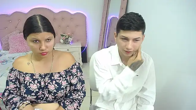 Snapshot of katty_And_alex chatting on March 15, 8:32 pm katty And alex online show from March 15, 8:32 pm