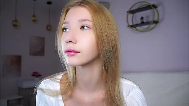 Snapshot of SunnivaCovil chatting on November 3, 1:34 pm SunnivaCovil online show from November 3, 1:34 pm