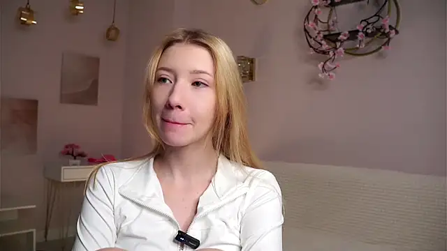 SunnivaCovil online show from March 14, 2:33 pm