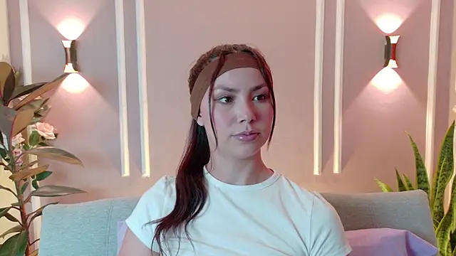 Snapshot of Celeste_99 chatting on February 20, 9:04 pm Celeste 99 online show from February 20, 9:04 pm