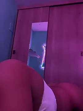 Snapshot of homemtranssaymo chatting on March 18, 1:21 am homemtranssaymo online show from March 18, 1:21 am