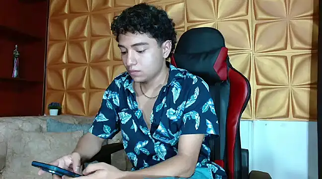 Snapshot of CamilowhiteS chatting on February 21, 7:32 pm CamilowhiteS online show from February 21, 7:32 pm