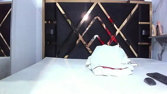 zara smitt online show from July 8, 11:26 am
