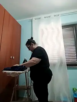 Dolcecurvy online show from June 19, 1:37 pm