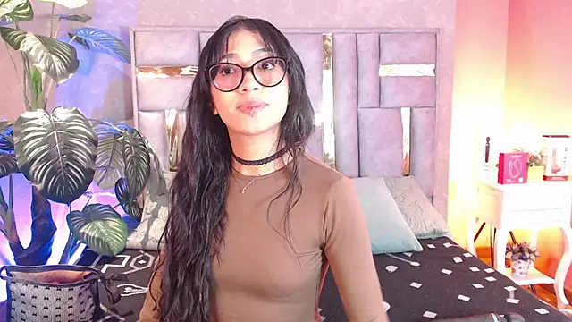 Tyla Ks online show from September 12, 7:25 pm