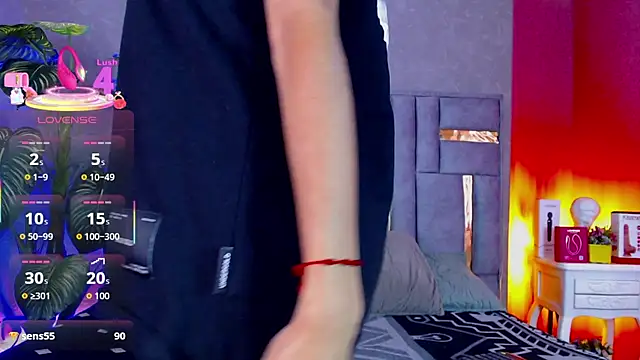 Tyla Ks online show from October 6, 7:44 pm