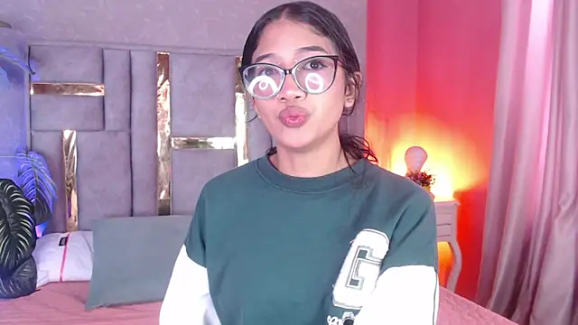 Tyla Ks online show from November 4, 7:35 pm