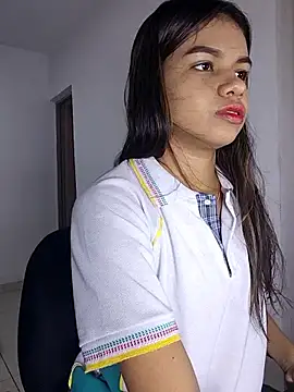 Snapshot of sophia_ramirez12 chatting on November 14, 12:20 am sophia ramirez12 online show from November 14, 12:20 am