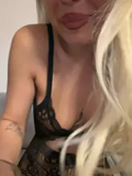 laraaaaaa online show from June 15, 7:49 pm