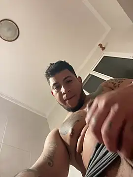 Leandro5523Z online show from April 20, 9:27 pm