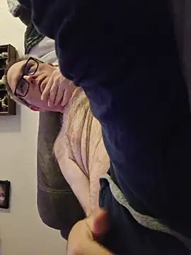 Snapshot of Smallone327 chatting on March 15, 5:46 am Smallone327 online show from March 15, 5:46 am